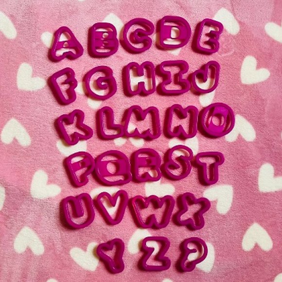 never used 83-piece cookie cutter set from Wilton - Picture 9 of 10